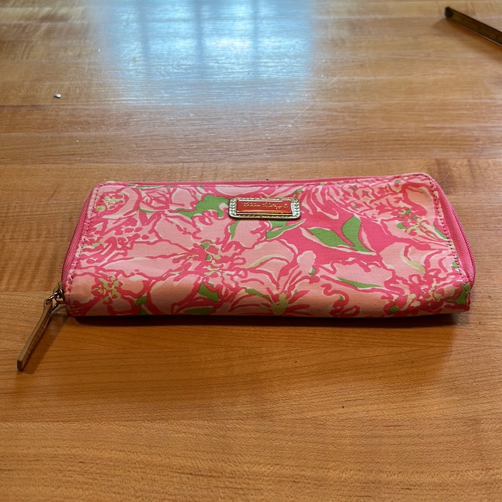 Lilly Pulitzer clutch / travel wallet